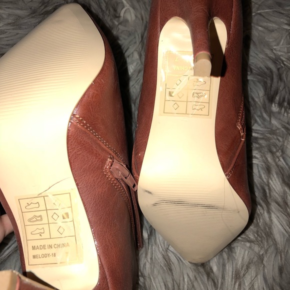 Heels - Picture 5 of 6